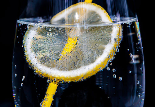 sparkling water with lemon in glass